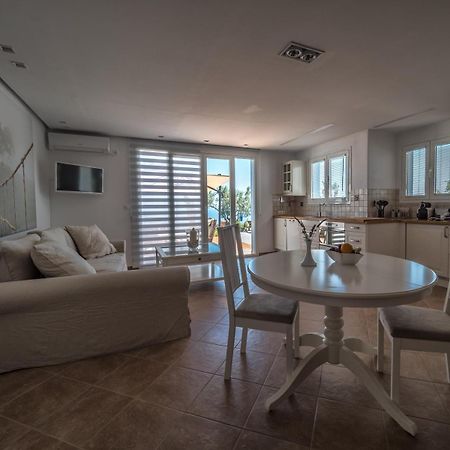 The Infinity 180 Luxury Suites Milia Exterior foto
