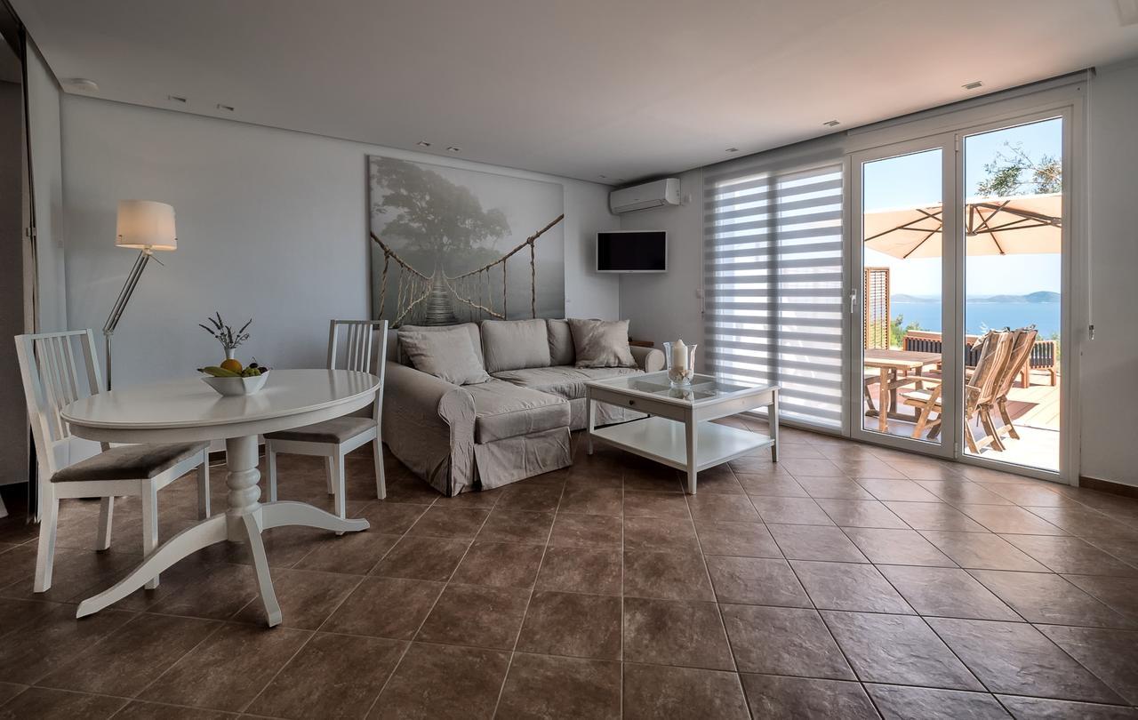 The Infinity 180 Luxury Suites Milia Exterior foto